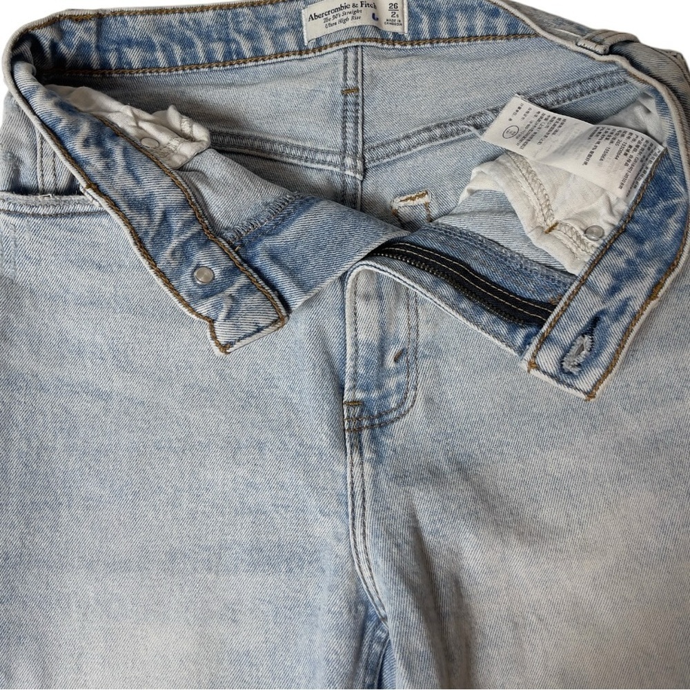 Abercrombie and Fitch 90's straight high Rise Jeans size 26/2 Distressed Denim - Picture 8 of 13